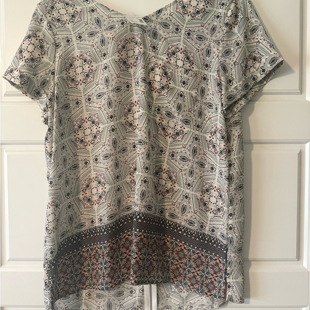 NWT Patterned Women's Top